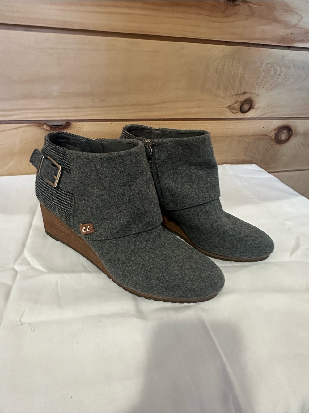 Dr Scholl’s Wedge Ankle Booties in Dark Gray